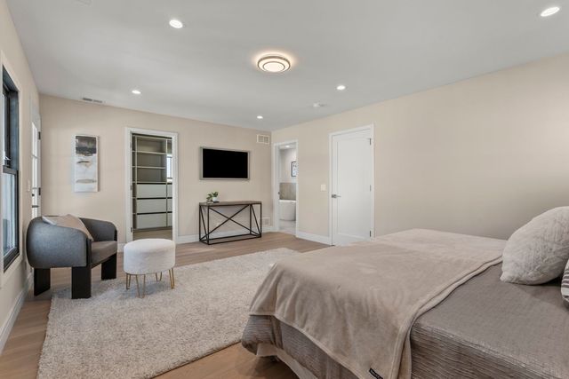 415 N Haddow Avenue, Arlington Heights, IL 60004