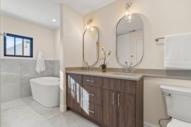 415 N Haddow Avenue, Arlington Heights, IL 60004