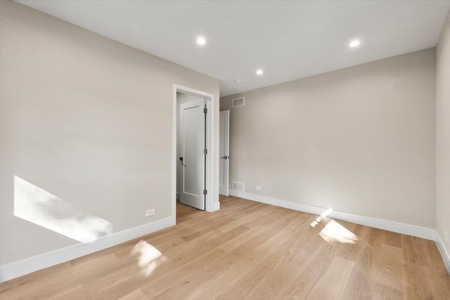 415 N Haddow Avenue, Arlington Heights, IL 60004