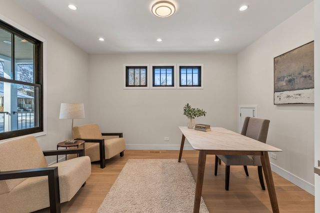 415 N Haddow Avenue, Arlington Heights, IL 60004