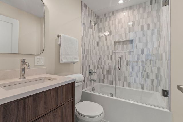 415 N Haddow Avenue, Arlington Heights, IL 60004