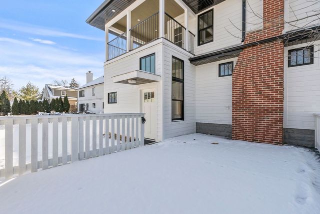 415 N Haddow Avenue, Arlington Heights, IL 60004