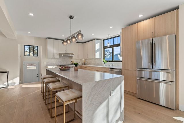 415 N Haddow Avenue, Arlington Heights, IL 60004