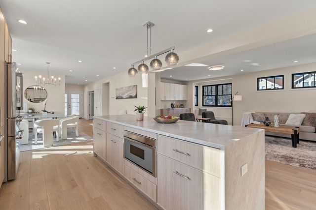 415 N Haddow Avenue, Arlington Heights, IL 60004