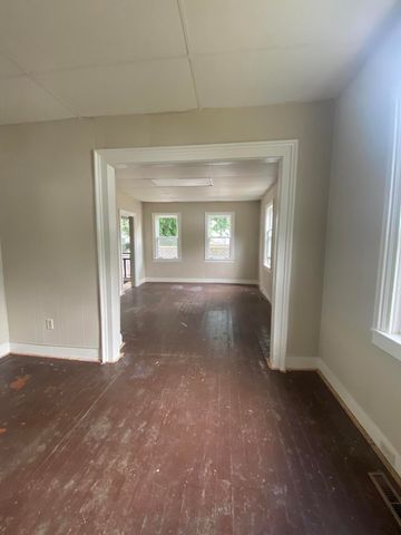 661 NW Broadway Ave. NW, Grand Rapids, MI 49504