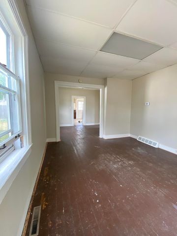 661 NW Broadway Ave. NW, Grand Rapids, MI 49504