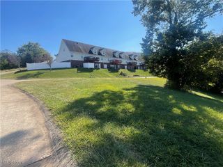 Pointe West Court, Parkersburg, WV 26101