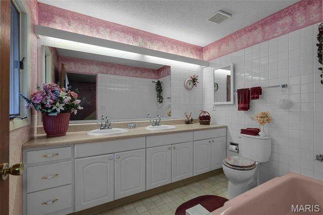 685 Stafford Lane, Florissant, MO 63033