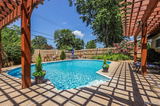 685 Stafford Lane, Florissant, MO 63033