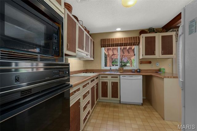 685 Stafford Lane, Florissant, MO 63033