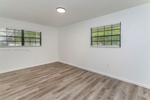 931 NE 199th St 201-22, Miami, FL 33179