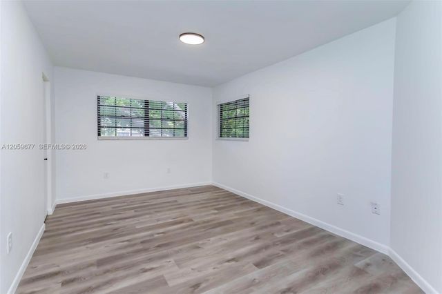 931 NE 199th St 201-22, Miami, FL 33179