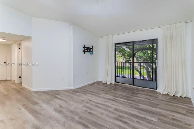 931 NE 199th St 201-22, Miami, FL 33179
