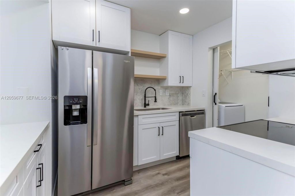 931 NE 199th St 201-22, Miami, FL 33179