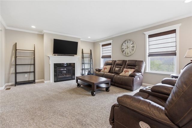 327 Everest Circle, Chartiers, PA 15342
