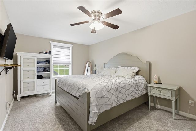 327 Everest Circle, Chartiers, PA 15342