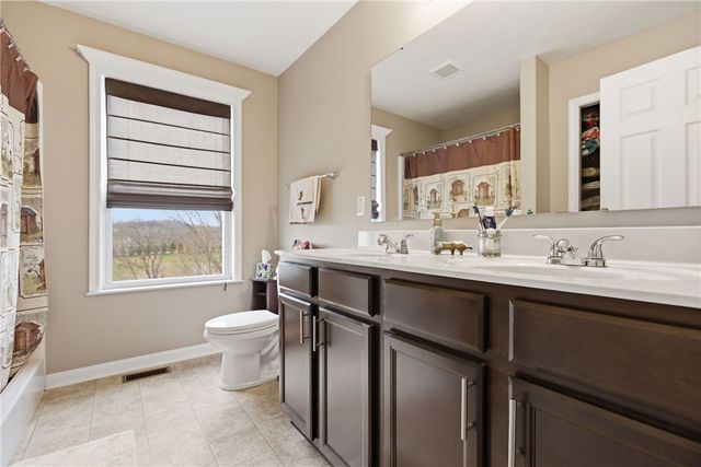 327 Everest Circle, Chartiers, PA 15342