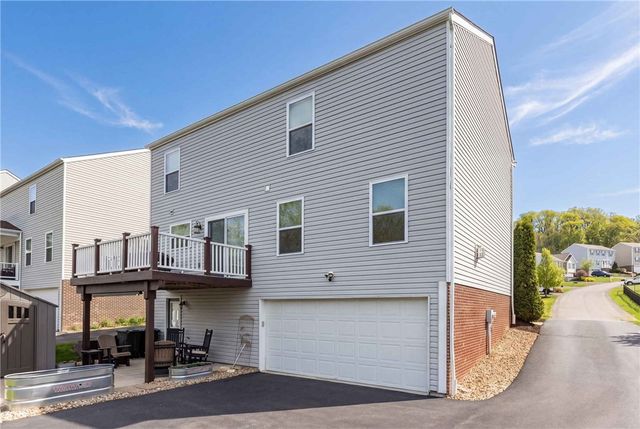 327 Everest Circle, Chartiers, PA 15342