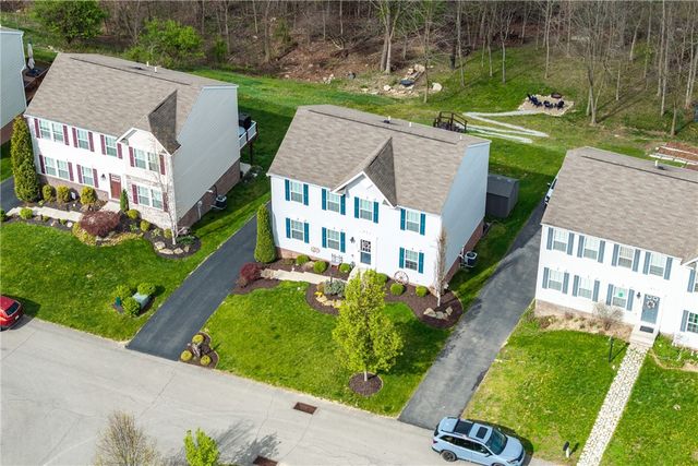 327 Everest Circle, Chartiers, PA 15342