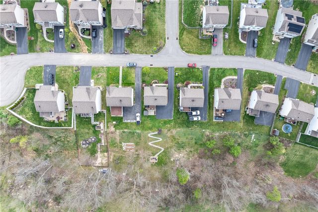 327 Everest Circle, Chartiers, PA 15342