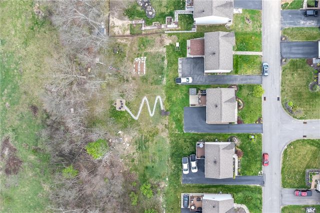 327 Everest Circle, Chartiers, PA 15342