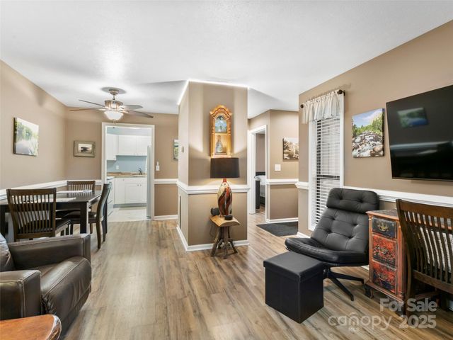 531 Courtwood Lane 2, Hendersonville, NC 28739