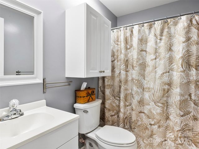 531 Courtwood Lane 2, Hendersonville, NC 28739