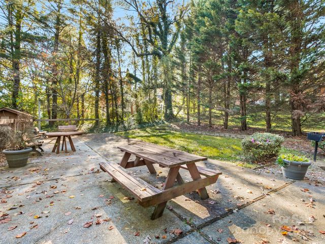 531 Courtwood Lane 2, Hendersonville, NC 28739