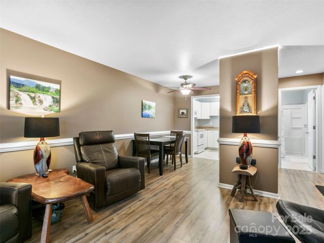 531 Courtwood Lane 2, Hendersonville, NC 28739