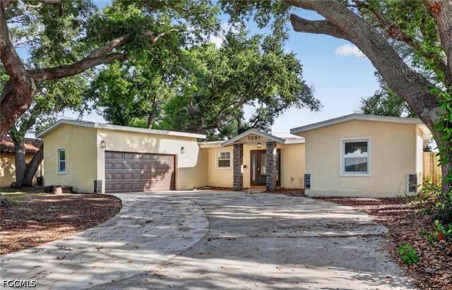 1081 55th TER S, St Petersburg, FL 33705