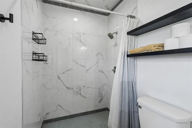 2111 Van Buren Avenue, Piedmont, OK 73078