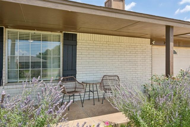2111 Van Buren Avenue, Piedmont, OK 73078