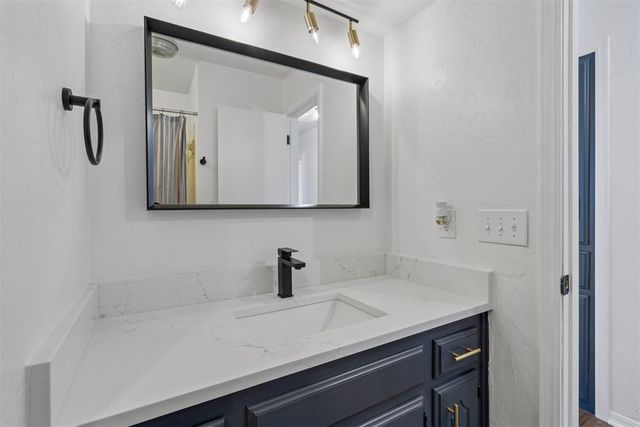 2111 Van Buren Avenue, Piedmont, OK 73078