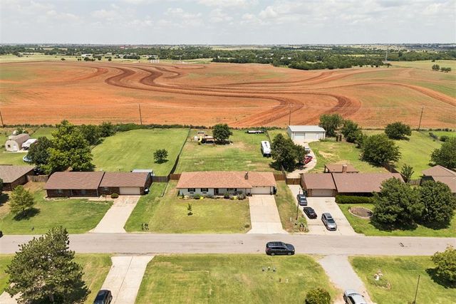 2111 Van Buren Avenue, Piedmont, OK 73078