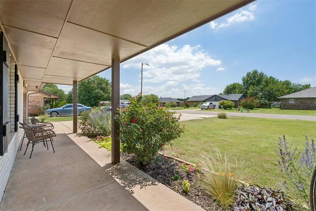 2111 Van Buren Avenue, Piedmont, OK 73078