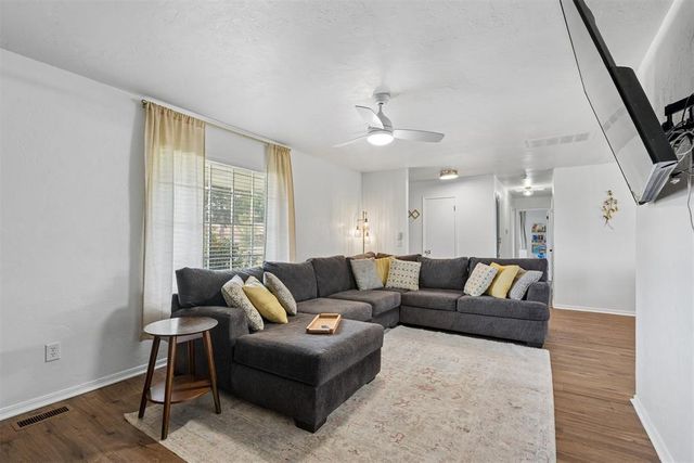 2111 Van Buren Avenue, Piedmont, OK 73078