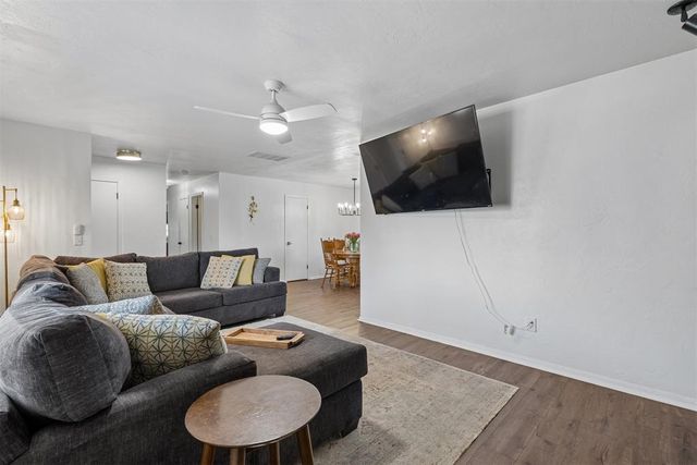 2111 Van Buren Avenue, Piedmont, OK 73078