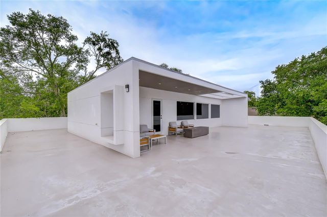 6805 NEW YORK DRIVE, Tampa, FL 33619