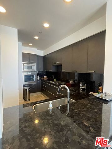 900 W Olympic Boulevard 39F, Los Angeles, CA 90015