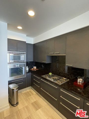 900 W Olympic Boulevard 39F, Los Angeles, CA 90015