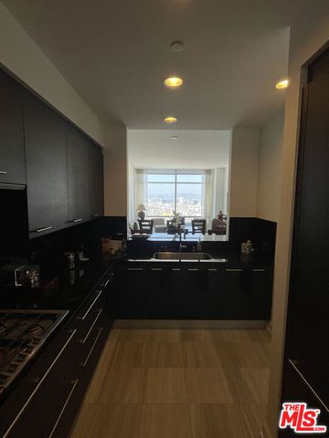 900 W Olympic Boulevard 39F, Los Angeles, CA 90015