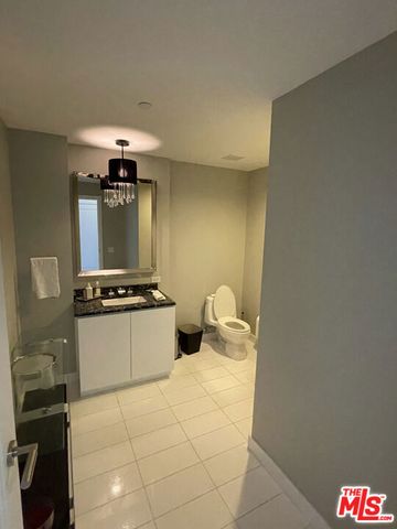 900 W Olympic Boulevard 39F, Los Angeles, CA 90015