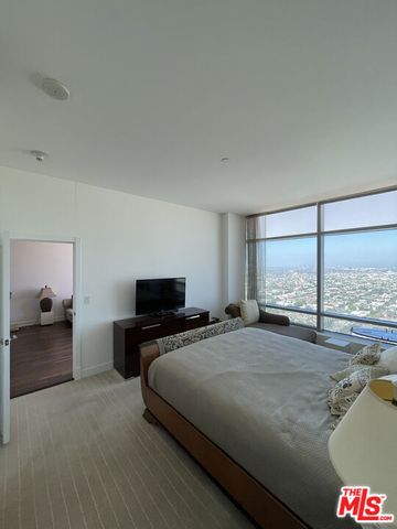 900 W Olympic Boulevard 39F, Los Angeles, CA 90015