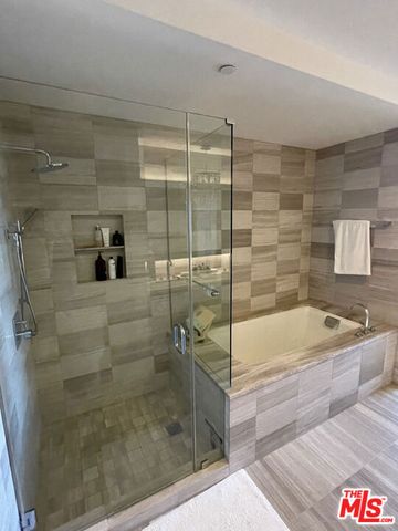 900 W Olympic Boulevard 39F, Los Angeles, CA 90015