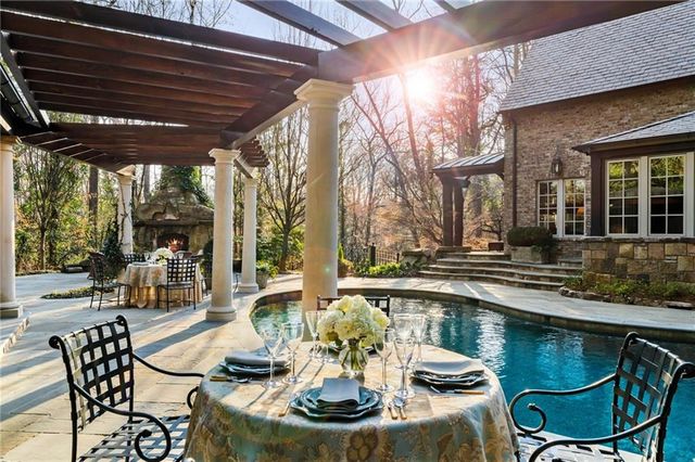 660 W Conway Drive NW, Atlanta, GA 30327