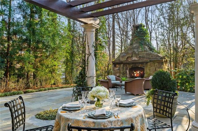 660 W Conway Drive NW, Atlanta, GA 30327