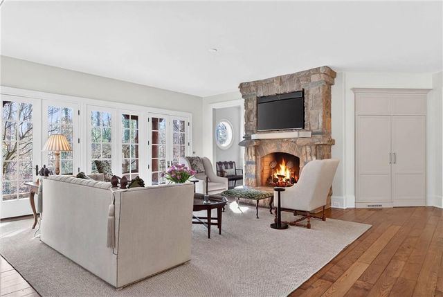 660 W Conway Drive NW, Atlanta, GA 30327