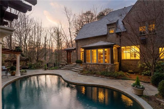 660 W Conway Drive NW, Atlanta, GA 30327