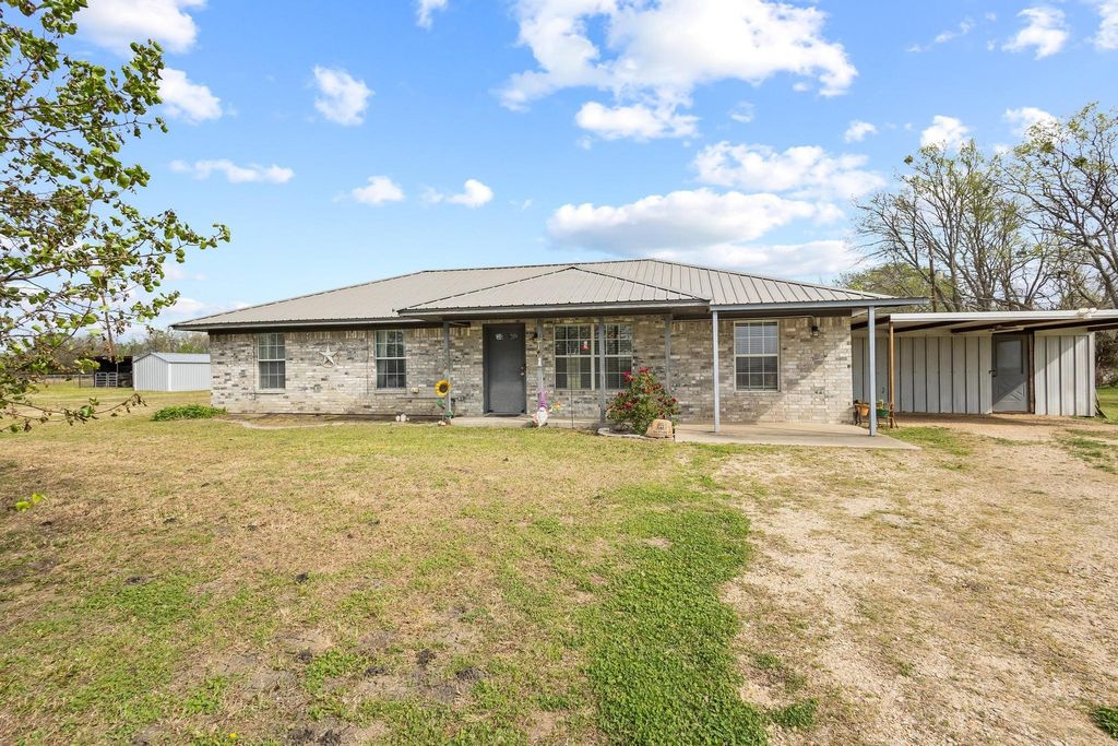 472 Milton Minter Road, Deport, TX 75435