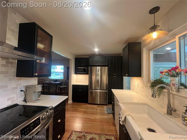2223 Strader Drive, West Bloomfield, MI 48324